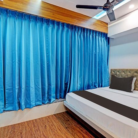 Collection O Hotel Swarg Сурат Екстер'єр фото