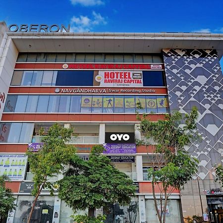 Collection O Hotel Swarg Сурат Екстер'єр фото
