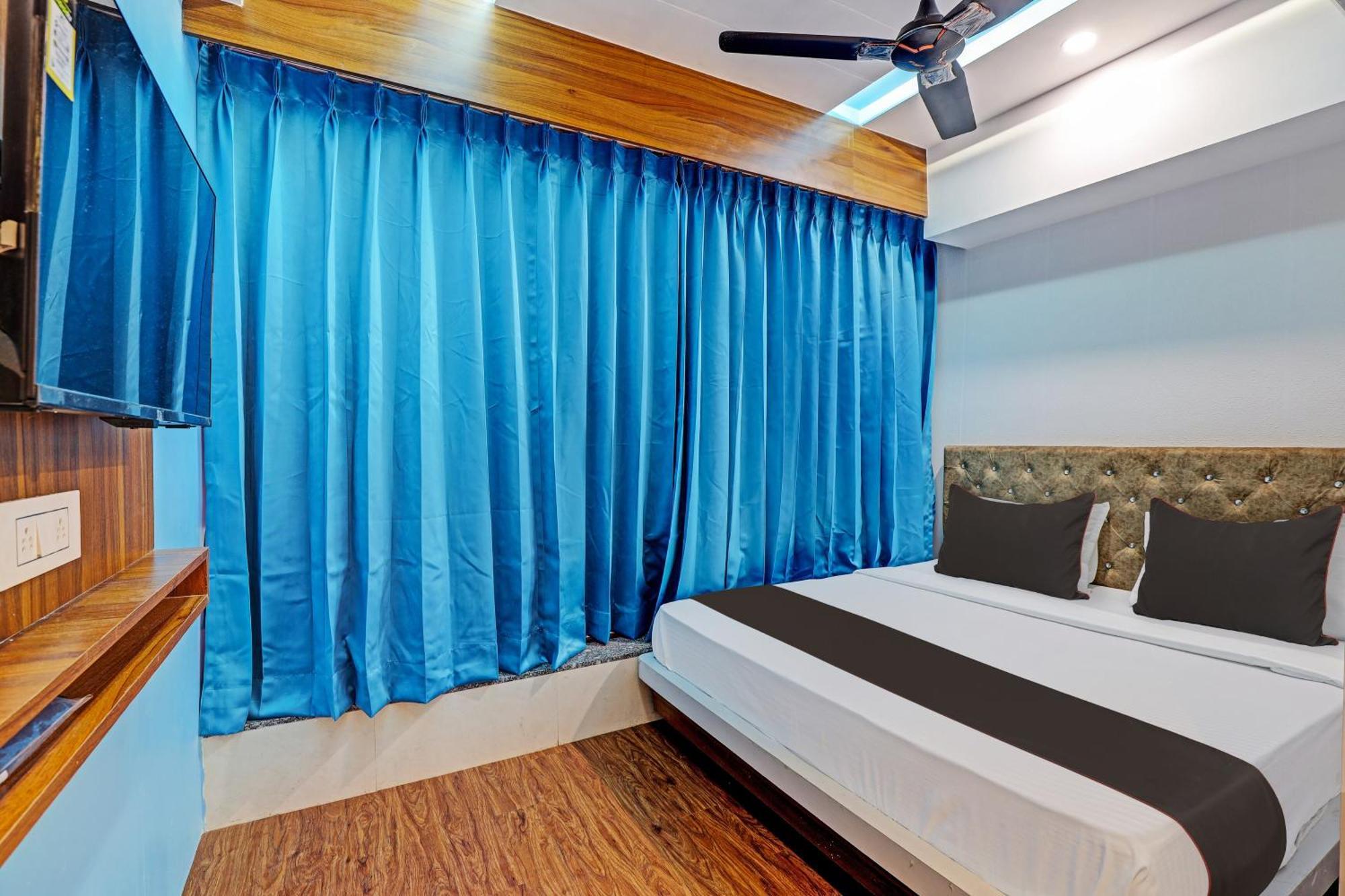 Collection O Hotel Swarg Сурат Екстер'єр фото