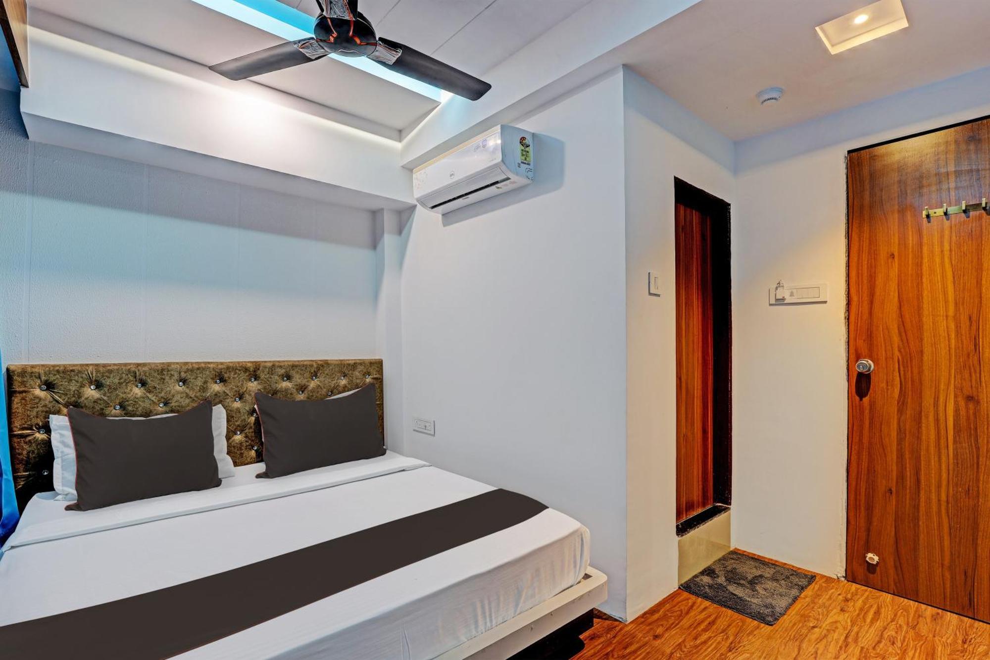 Collection O Hotel Swarg Сурат Екстер'єр фото