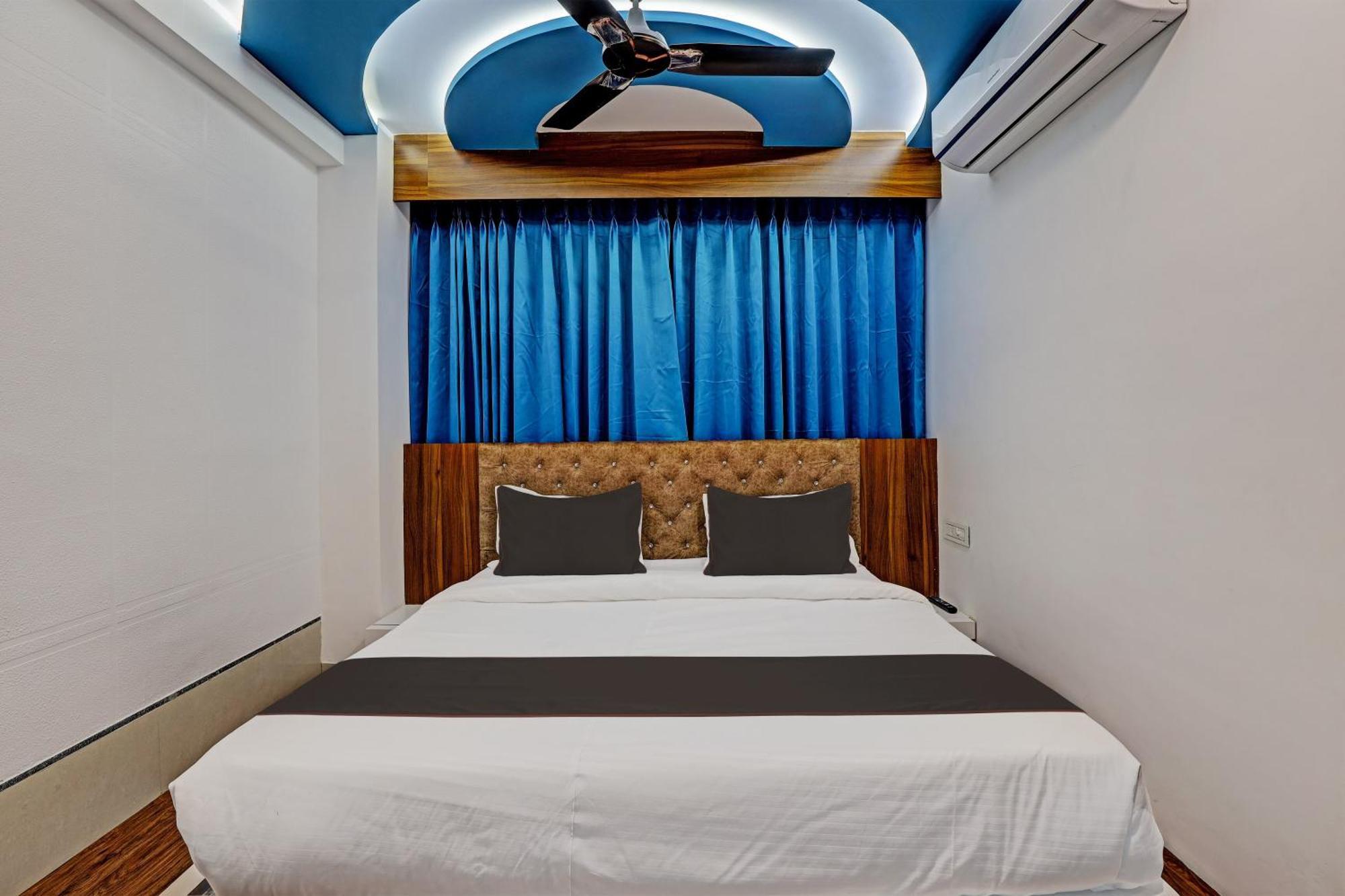 Collection O Hotel Swarg Сурат Екстер'єр фото