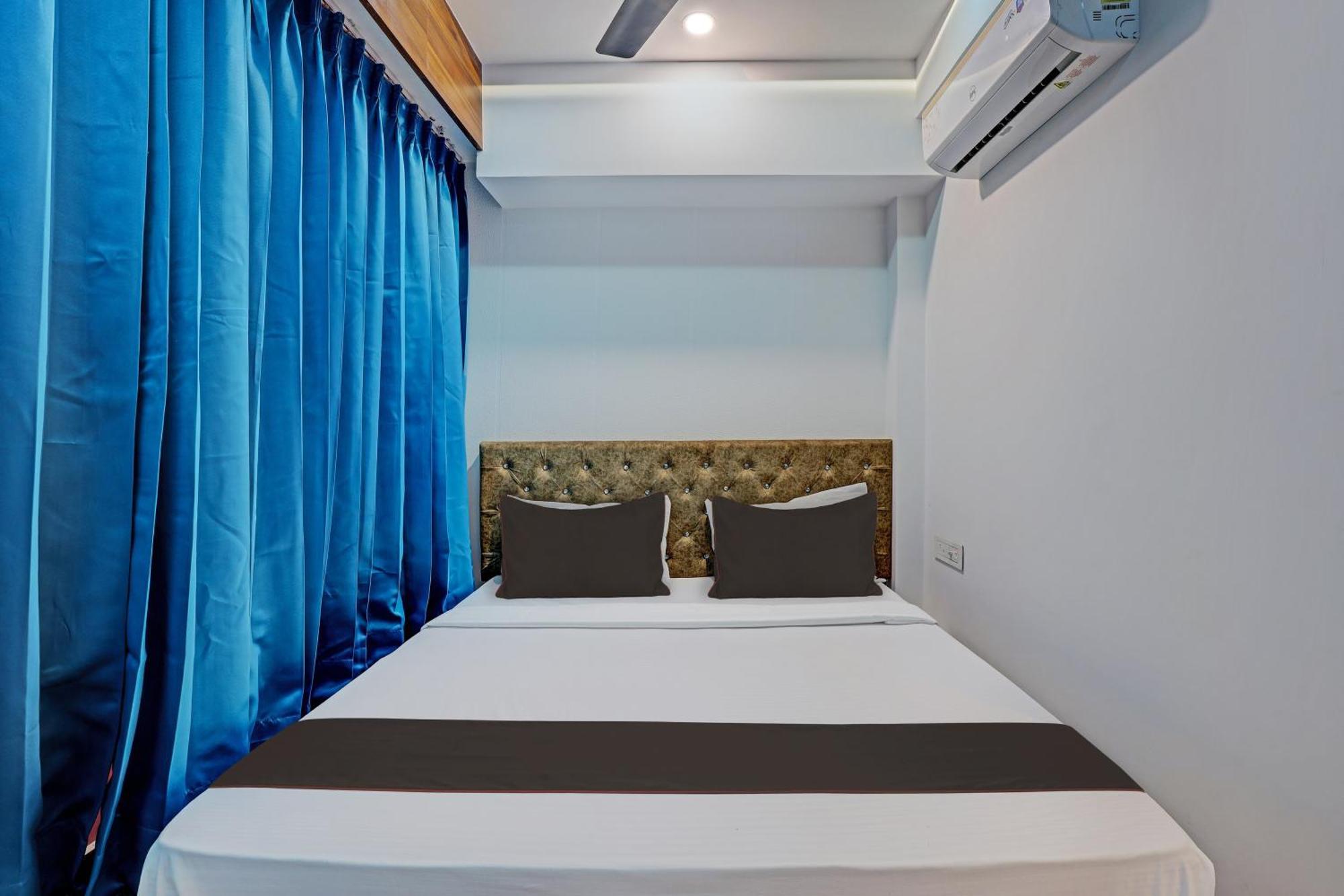 Collection O Hotel Swarg Сурат Екстер'єр фото