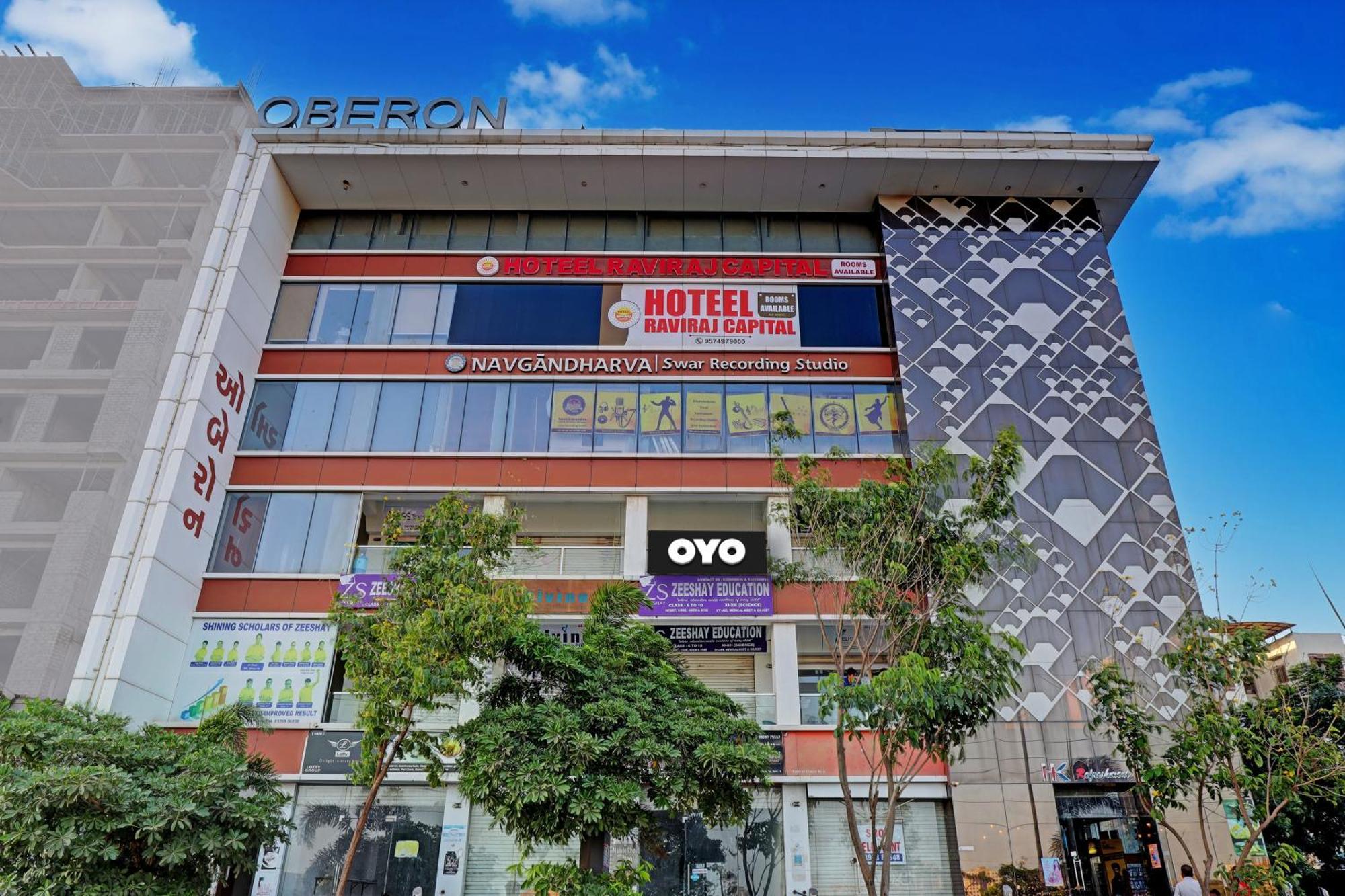 Collection O Hotel Swarg Сурат Екстер'єр фото